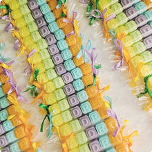 Cargar imagen en el visor de la galería, Jabones Personalizados Caramelo