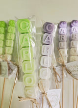 Cargar imagen en el visor de la galería, Jabones Personalizados Brocheta