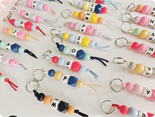 Cargar imagen en el visor de la galería, Llaveros - Identificador de mochila Inicial