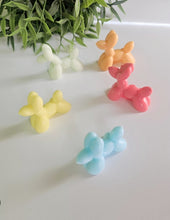 Cargar imagen en el visor de la galería, Jabones perritos globo