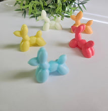 Cargar imagen en el visor de la galería, Jabones perritos globo