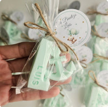 Cargar imagen en el visor de la galería, Jabones Iniciales XL + Figura Pequeña