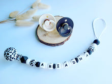 Cargar imagen en el visor de la galería, Chupeteros Animal Print