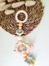 Cargar imagen en el visor de la galería, Mordedor sonajero Dino