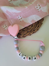 Cargar imagen en el visor de la galería, Chupetero Personalizado (Modelo Corazón)