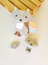 Cargar imagen en el visor de la galería, Chupetero Personalizado ( Modelo Zorro Tipi )