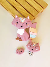 Cargar imagen en el visor de la galería, Chupetero Personalizado ( Modelo Zorro Tipi )