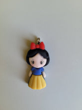Cargar imagen en el visor de la galería, Colgante princesas