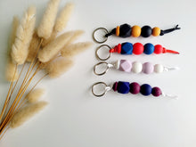 Cargar imagen en el visor de la galería, Llaveros - Identificador de mochila equipos de fútbol