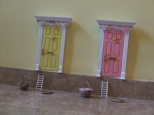 Cargar imagen en el visor de la galería, Puerta del Ratoncito Pérez (Modelo Alexandra)