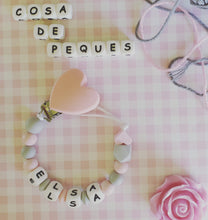 Cargar imagen en el visor de la galería, Chupetero Personalizado (Modelo Corazón)