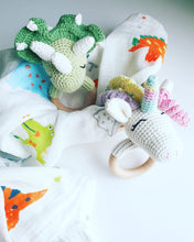 Cargar imagen en el visor de la galería, Sonajero amigurumi animales