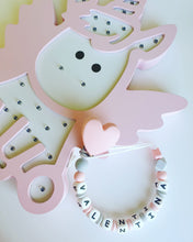 Cargar imagen en el visor de la galería, Chupetero Personalizado (Modelo Corazón)