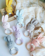 Cargar imagen en el visor de la galería, Sonajero amigurumi animales