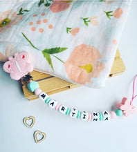 Cargar imagen en el visor de la galería, Chupetero Personalizado (Modelo Mariposa)