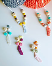 Cargar imagen en el visor de la galería, Collar de Lactancia Artemisa