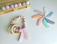 Cargar imagen en el visor de la galería, Pulsera Mordedor Plumas