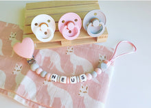 Cargar imagen en el visor de la galería, Chupetero Personalizado (Modelo Corazón)