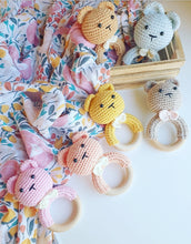 Cargar imagen en el visor de la galería, Sonajero amigurumi animales