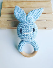Cargar imagen en el visor de la galería, Sonajero amigurumi animales