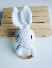 Cargar imagen en el visor de la galería, Sonajero amigurumi animales