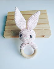 Cargar imagen en el visor de la galería, Sonajero amigurumi animales