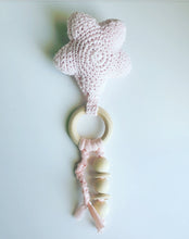 Cargar imagen en el visor de la galería, Sonajero sensorial estrella