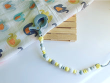 Cargar imagen en el visor de la galería, Colgador de carrito bolas crochet