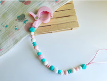 Cargar imagen en el visor de la galería, Colgador de carrito bolas crochet