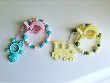 Cargar imagen en el visor de la galería, Colgador de carrito bolas crochet