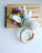 Cargar imagen en el visor de la galería, Sonajero amigurumi animales