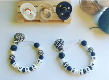 Cargar imagen en el visor de la galería, Chupeteros Animal Print