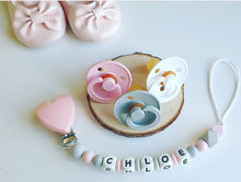 Cargar imagen en el visor de la galería, Chupetero Personalizado (Modelo Corazón)