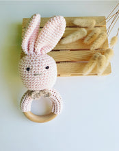 Cargar imagen en el visor de la galería, Sonajero amigurumi animales