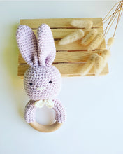 Cargar imagen en el visor de la galería, Sonajero amigurumi animales