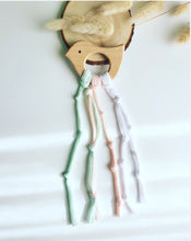 Cargar imagen en el visor de la galería, Mordedor figura nudos simples