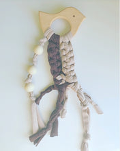 Cargar imagen en el visor de la galería, Mordedor figura macramé