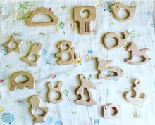 Cargar imagen en el visor de la galería, Mordedores de Madera para Chupeteros