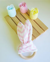 Cargar imagen en el visor de la galería, Juguetes gimnasio Montessori Orejas conejo