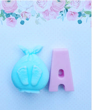 Cargar imagen en el visor de la galería, Jabones Iniciales XL + Figura XL