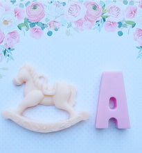 Cargar imagen en el visor de la galería, Jabones Iniciales XL + Figura XL