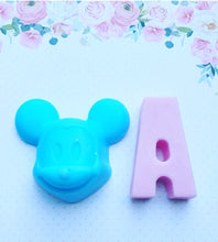 Cargar imagen en el visor de la galería, Jabones Iniciales XL + Figura XL