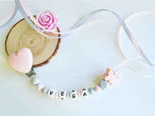 Cargar imagen en el visor de la galería, Chupeteros Personalizados