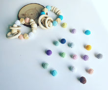 Cargar imagen en el visor de la galería, Pulsera mordedor Crochet