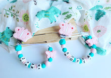 Cargar imagen en el visor de la galería, Chupetero Personalizado (Modelo Mariposa)