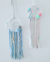 Cargar imagen en el visor de la galería, Atrapasueños Artesanales