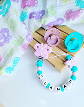 Cargar imagen en el visor de la galería, Chupetero Personalizado (Modelo Mariposa)