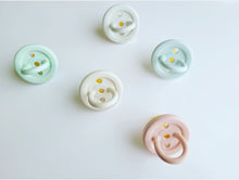 Cargar imagen en el visor de la galería, Chupetes caucho 6-18