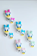 Cargar imagen en el visor de la galería, Chupetero Personalizado ( Modelo Daisy )