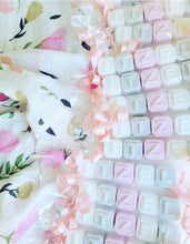 Cargar imagen en el visor de la galería, Jabones Personalizados Caramelo